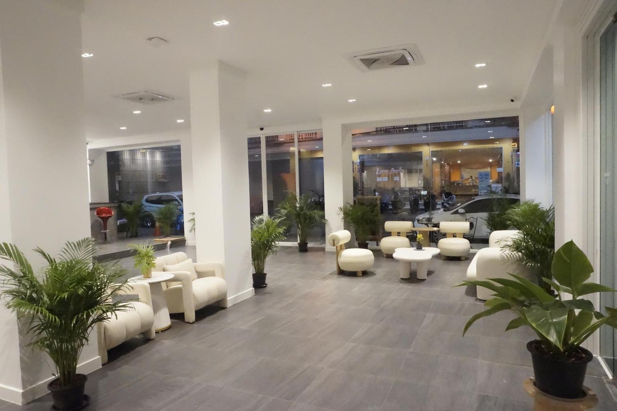 Blue Skyline Hotel Patong Exterior photo