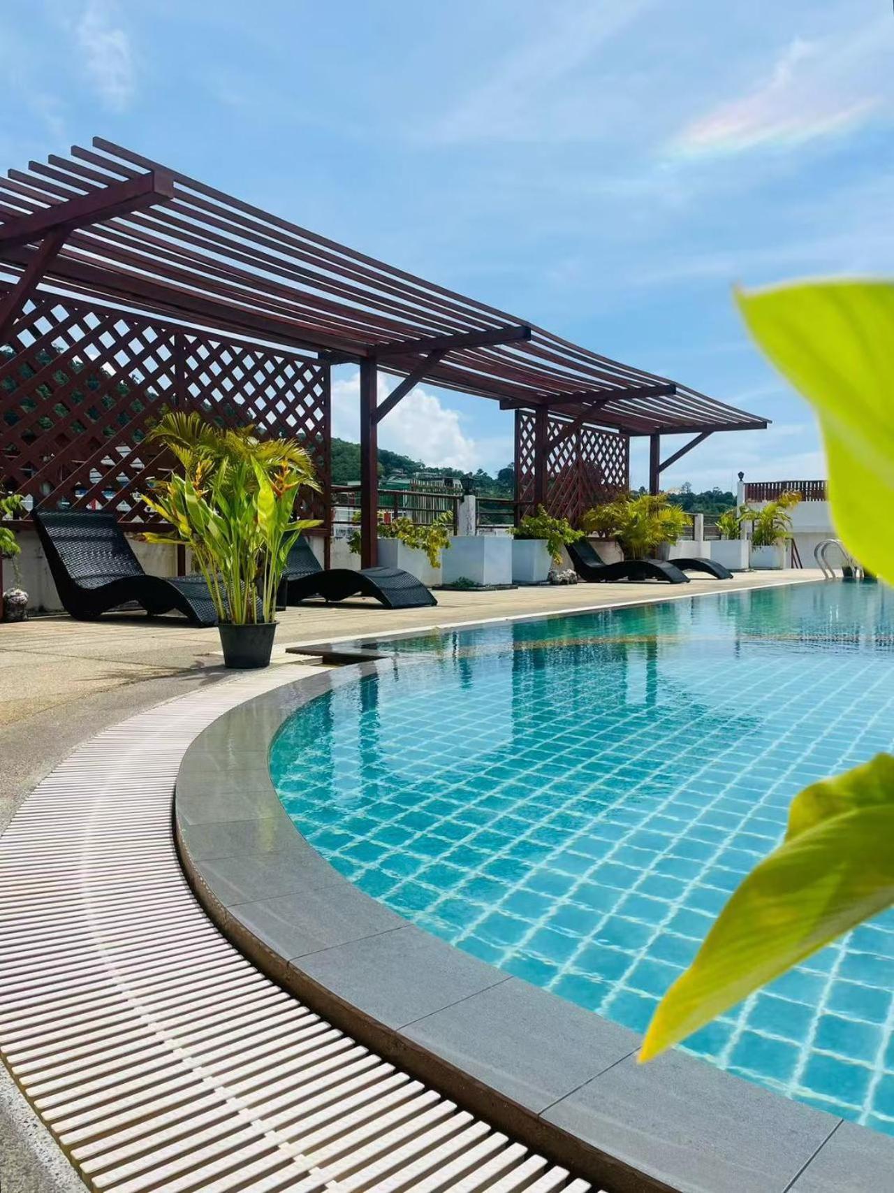 Blue Skyline Hotel Patong Exterior photo